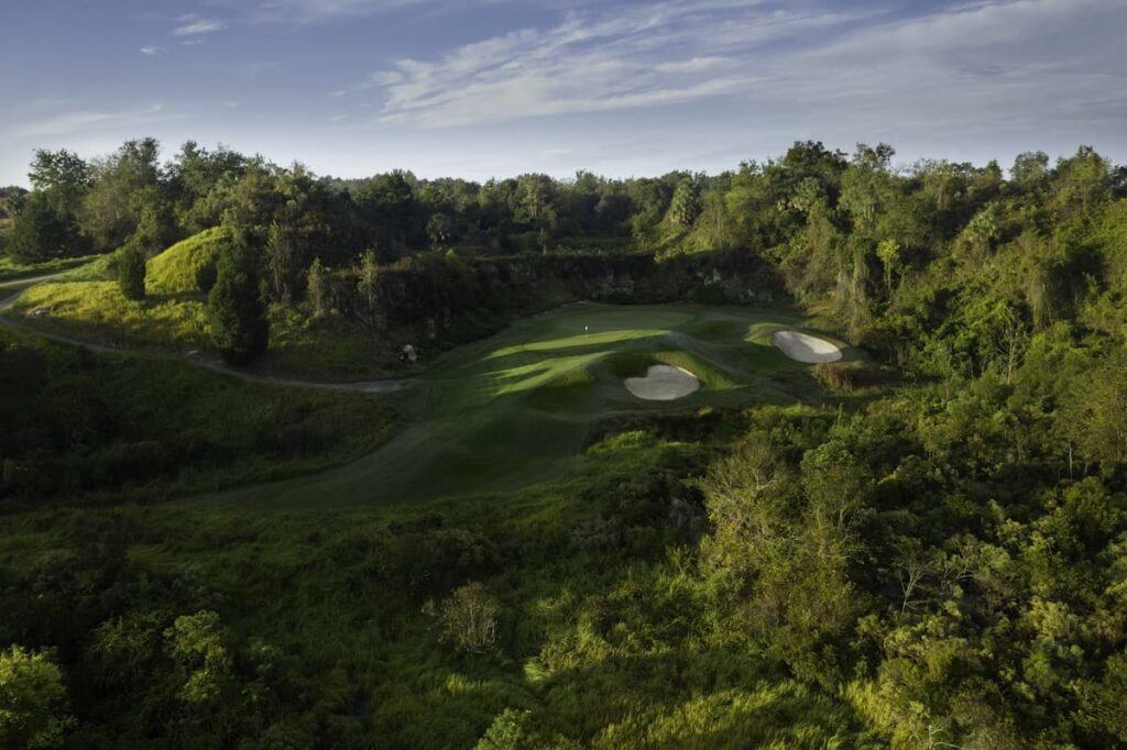 black-diamond-gallery-golf-course-in-the-hills