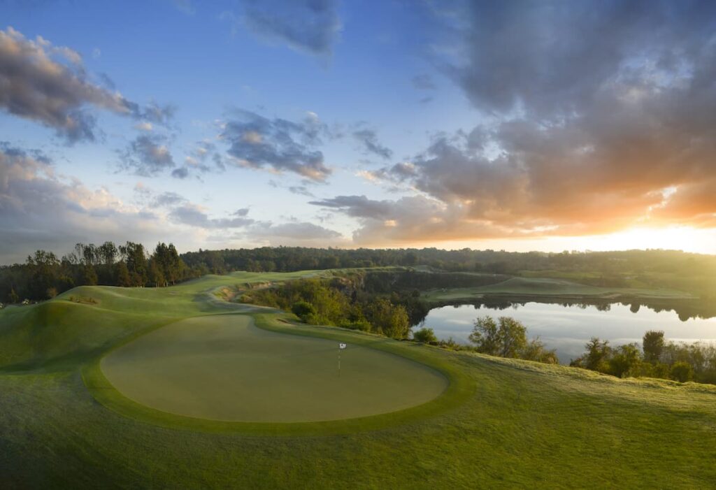 black-diamond-gallery-putting-green-at-sunset