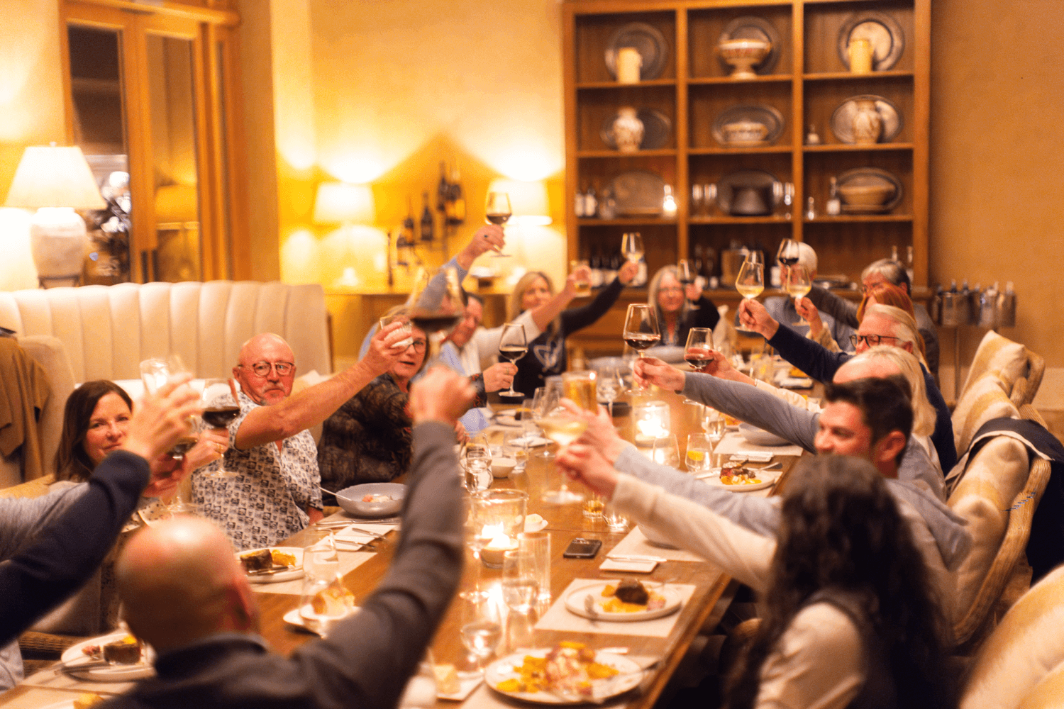 icon golf members enjoying each others company at a private dinner